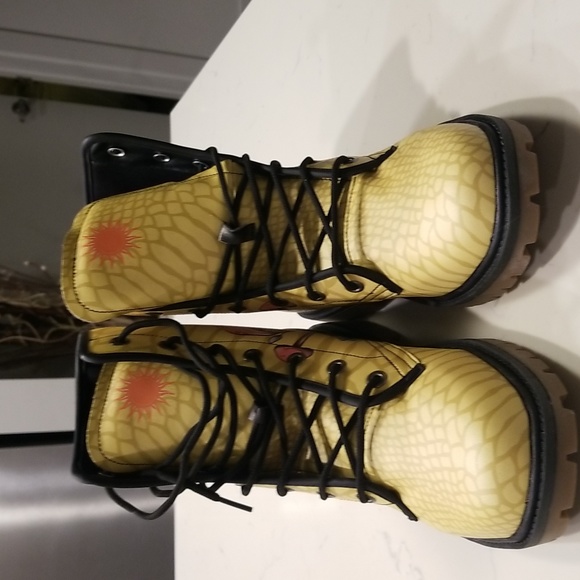 NWT BEAUTIFUL BOOTS - Picture 4 of 7